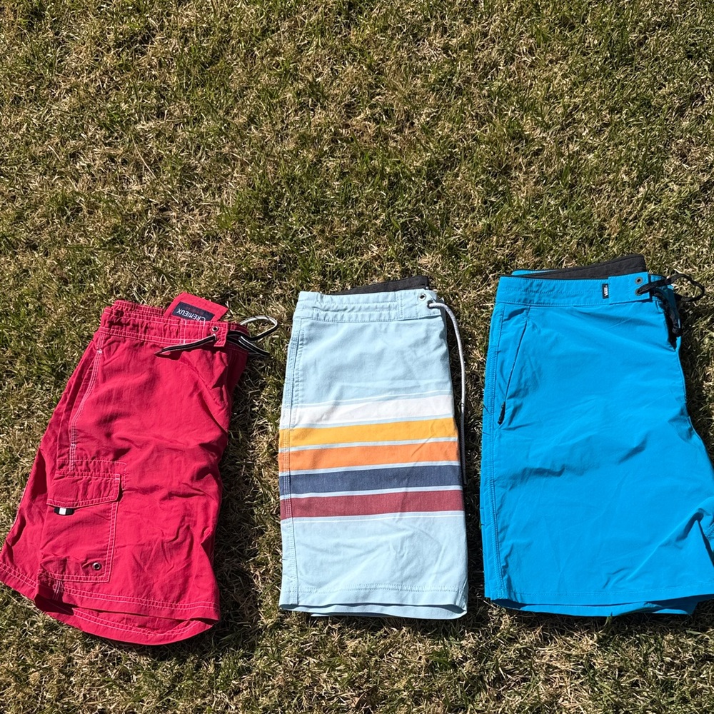 Lot of 3 Men's swim trunks Vans, Vissla and Cremieux Shorts - Red, Striped, Blue